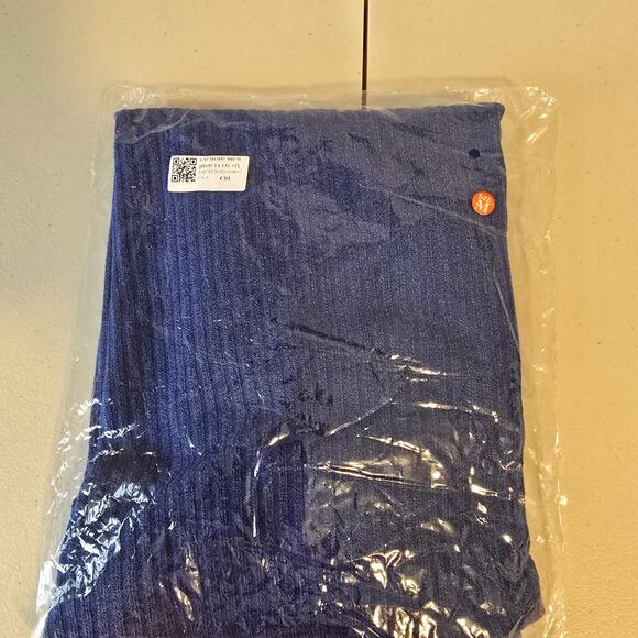 Unbranded Blue Sweater Women's Medium Button Accent Round Neckline NWOT - Picture 15 of 15